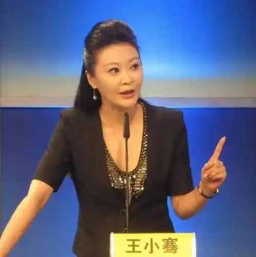 前央视主持人王小骞：离开央视后曾大肆宣扬国外，如今成带货主播，她身上还有怎样的故