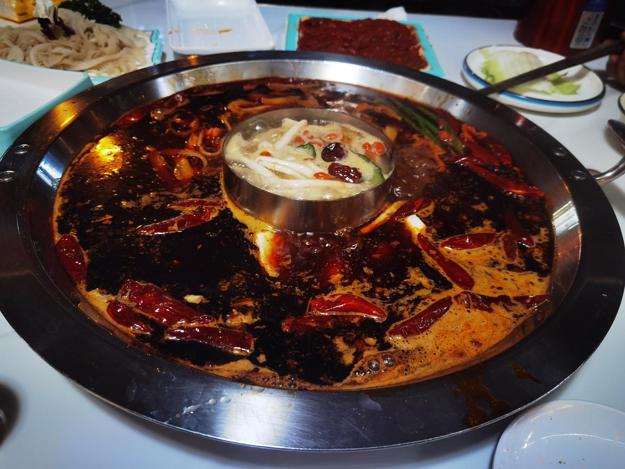 作为销售老油条，我有话要说，这是鸳鸯火锅？到了四川广元，就想尝尝四川火锅，专门