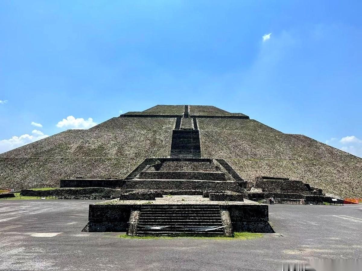 刚刷到墨西哥的消息，后背一凉。抓了一个毒枭，结果整个国家直接给你干瘫痪了。高