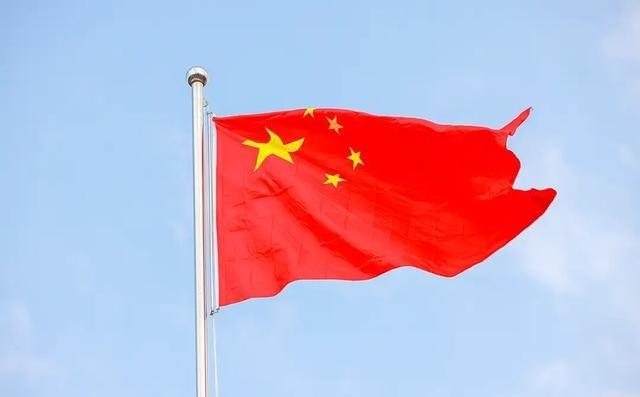 现在最危险的战略信号，其实不是某一个国家挑事，是全世界好像悄悄形成了一种心照不宣