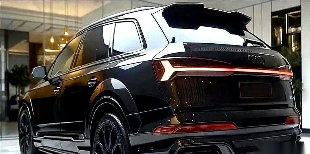 那台奥迪Q7的3.0TV6发动机“呼”地一声被唤醒时，我敢说，整个展馆里一半的