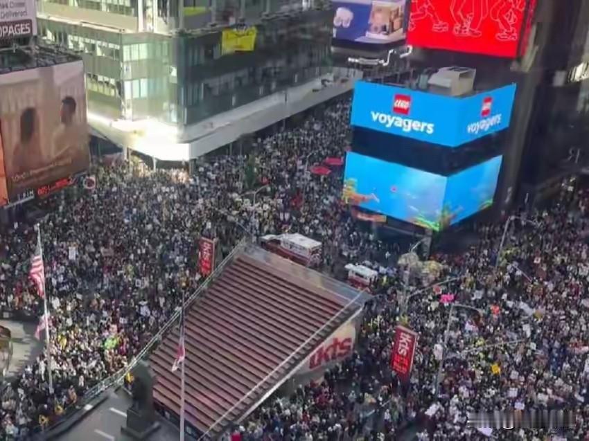 美国700多万人游行示威抗议！他们高喊：美国糟糕透了！美国政府已停摆19天！