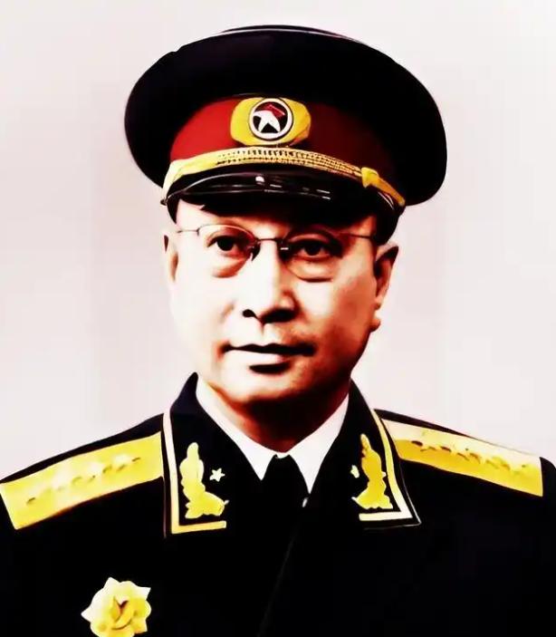 1927年，陈赓腿部受伤住院疗养，趁他熟睡之际，一位李姓护士悄悄凑到他耳边，催他