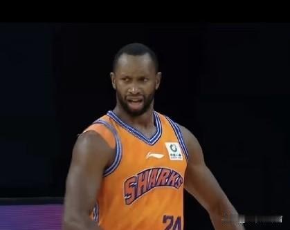 阴沟里翻船，上海男篮客场97:107爆冷不敌深圳男篮丢榜首，这三人罪无可恕！