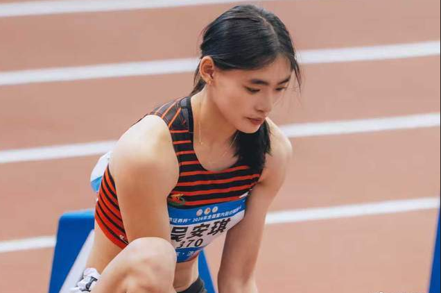 全运会女子跨栏决赛后，舆论几乎全被吴燕妮、夏思宁、林雨薇和刘景扬占满。争吵、赞美、遗憾，各种声音挤在