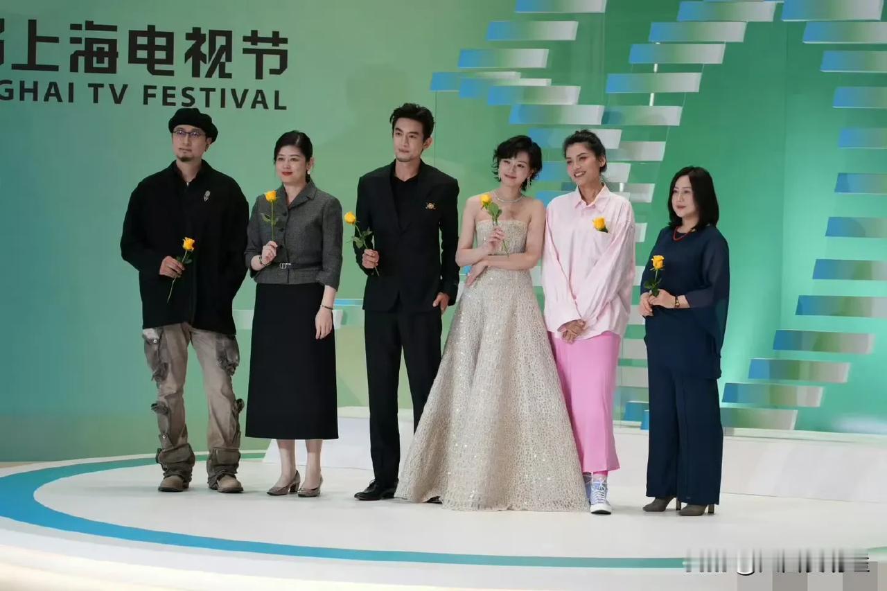 只有奥斯卡配让刘亦菲做鼓掌咖，下午五点知道白玉兰内没得奖以后，神仙姐姐直接改
