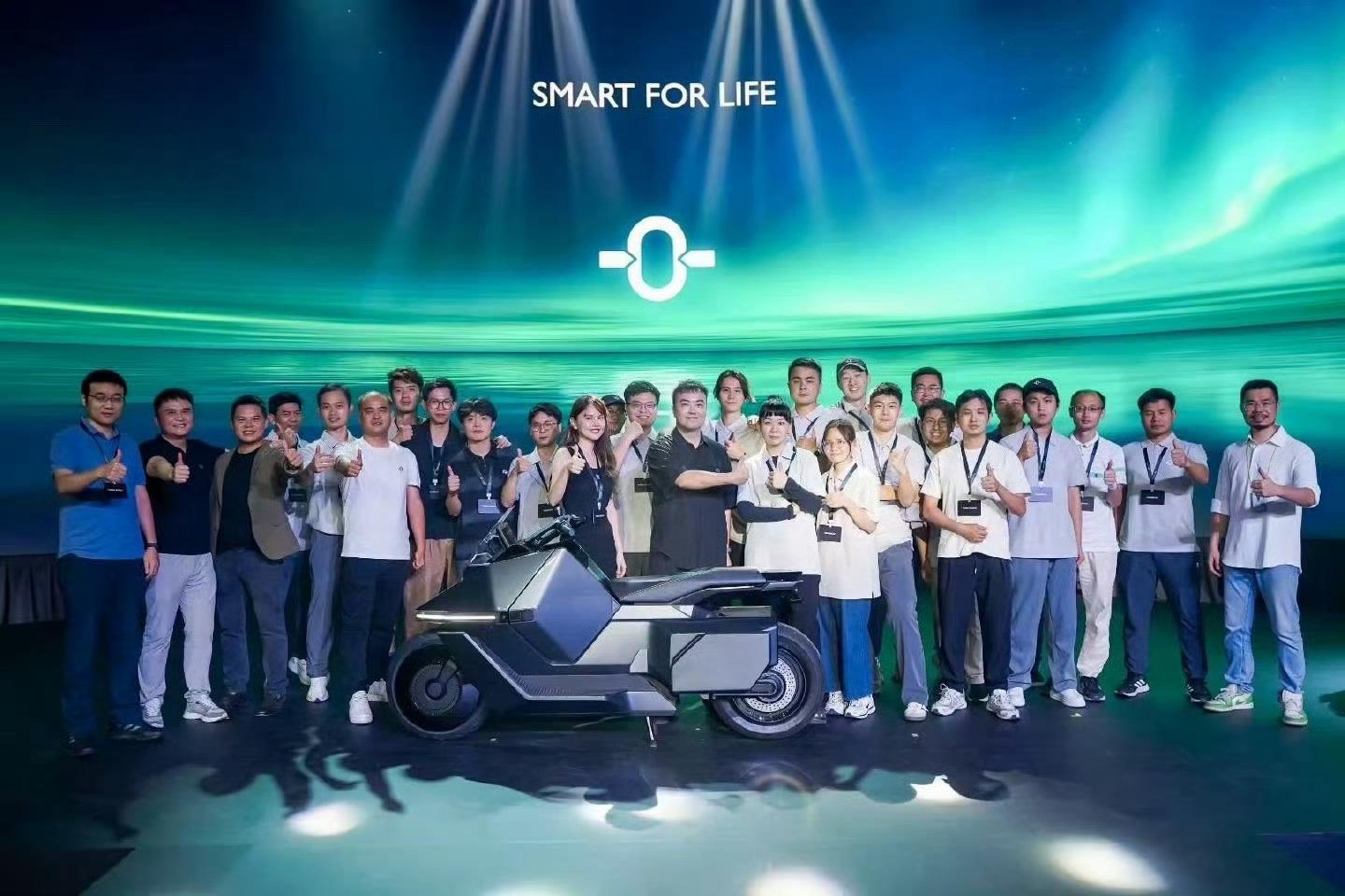 目蔚，专注做海外市场电摩的中国公司。创始人是前小鹏三号位何涛。我有一个好兄弟在这