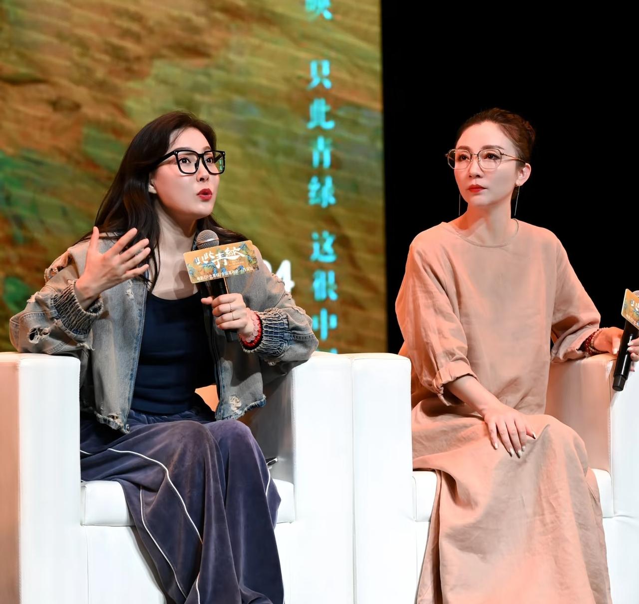 93文艺晚会《正义必胜》火了！总导演身份被扒，她们来头可真不小！当93文艺