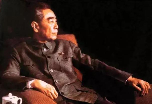 “我是周恩来曾经的妻子，我想见一见他！”1953年，一妇女来到中南海求见周总理。
