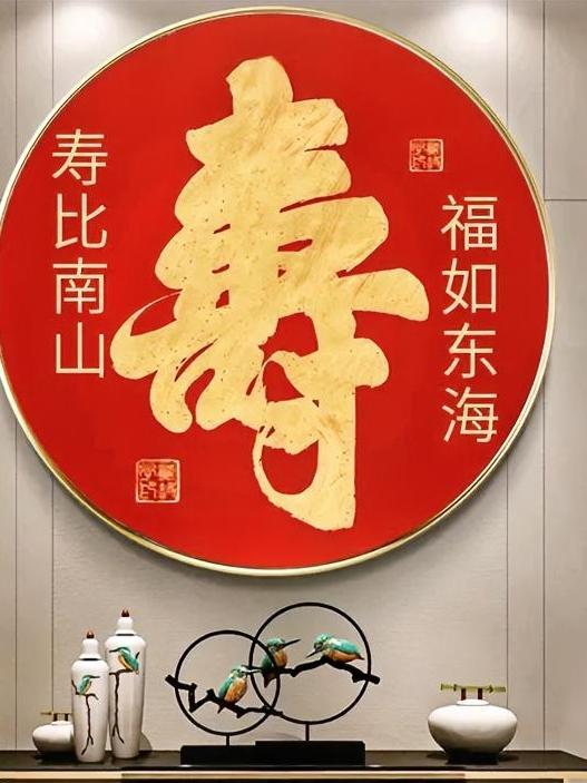 大嫂子八十岁了，她的儿女都在外地，家里的侄子们张罗着要给她过八十大寿，大嫂摆手拒