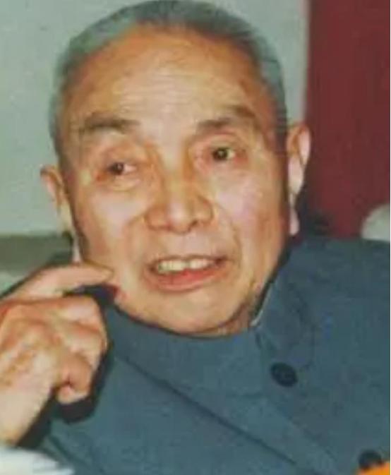 1981年，已退休的郭汝瑰来到南京杜聿明的家中。杜聿明曾是国民党著名将领，而郭汝