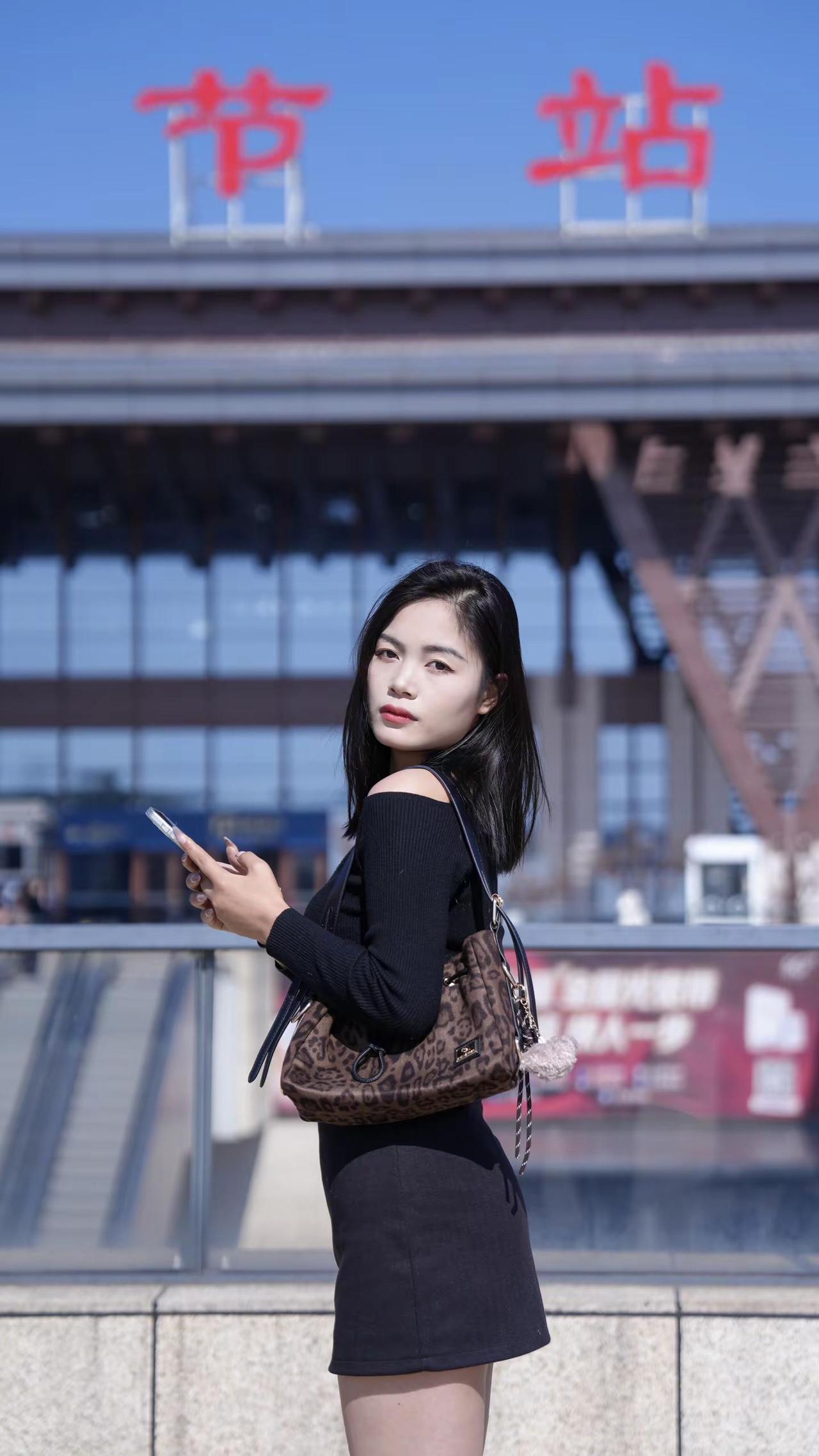 组图｜车站前的随拍。魅力女人摄影人像摄影