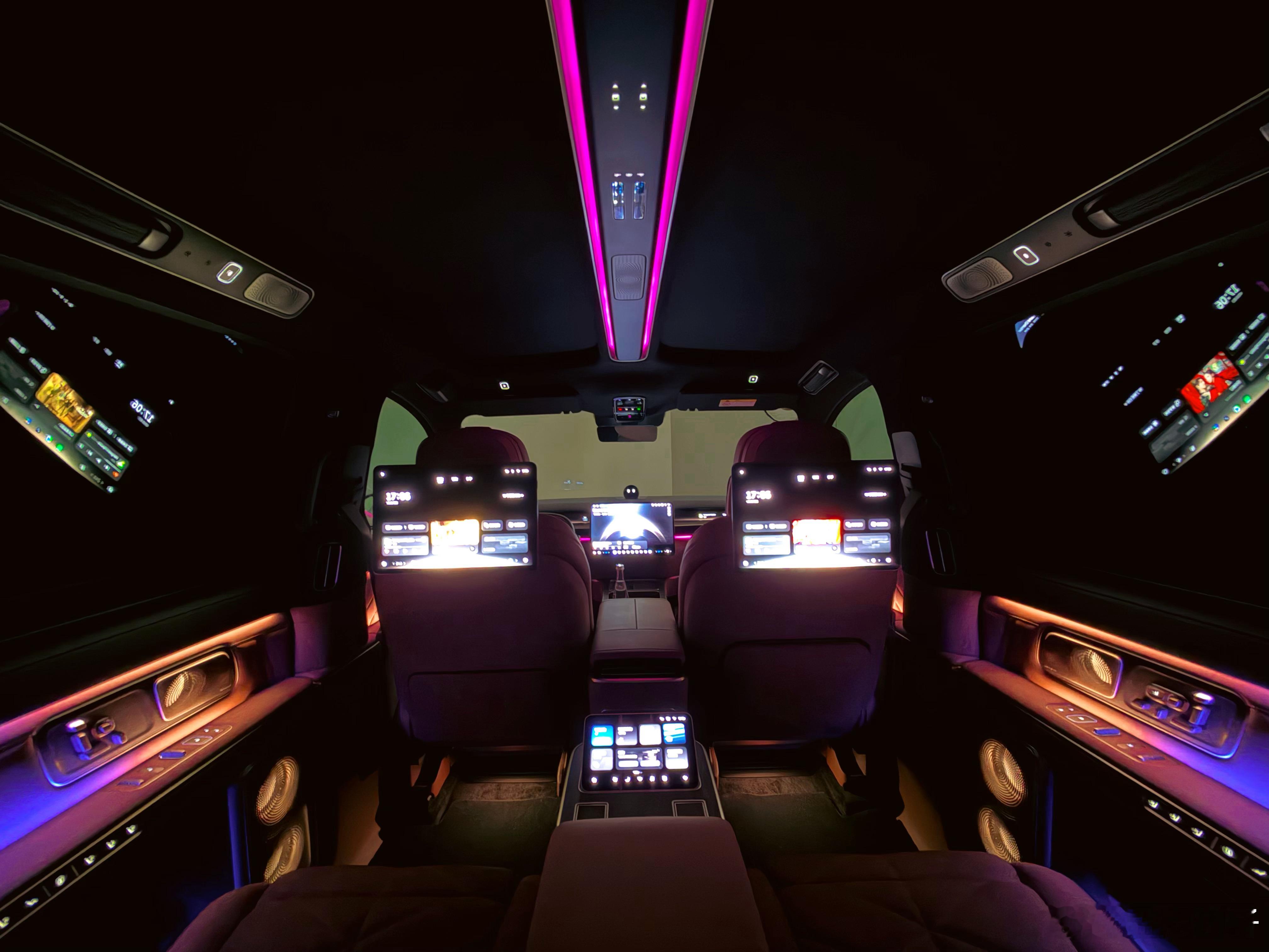 蔚来ES9这个内饰要是到我手上，天空廊桥这块的饰面我会改成木头的