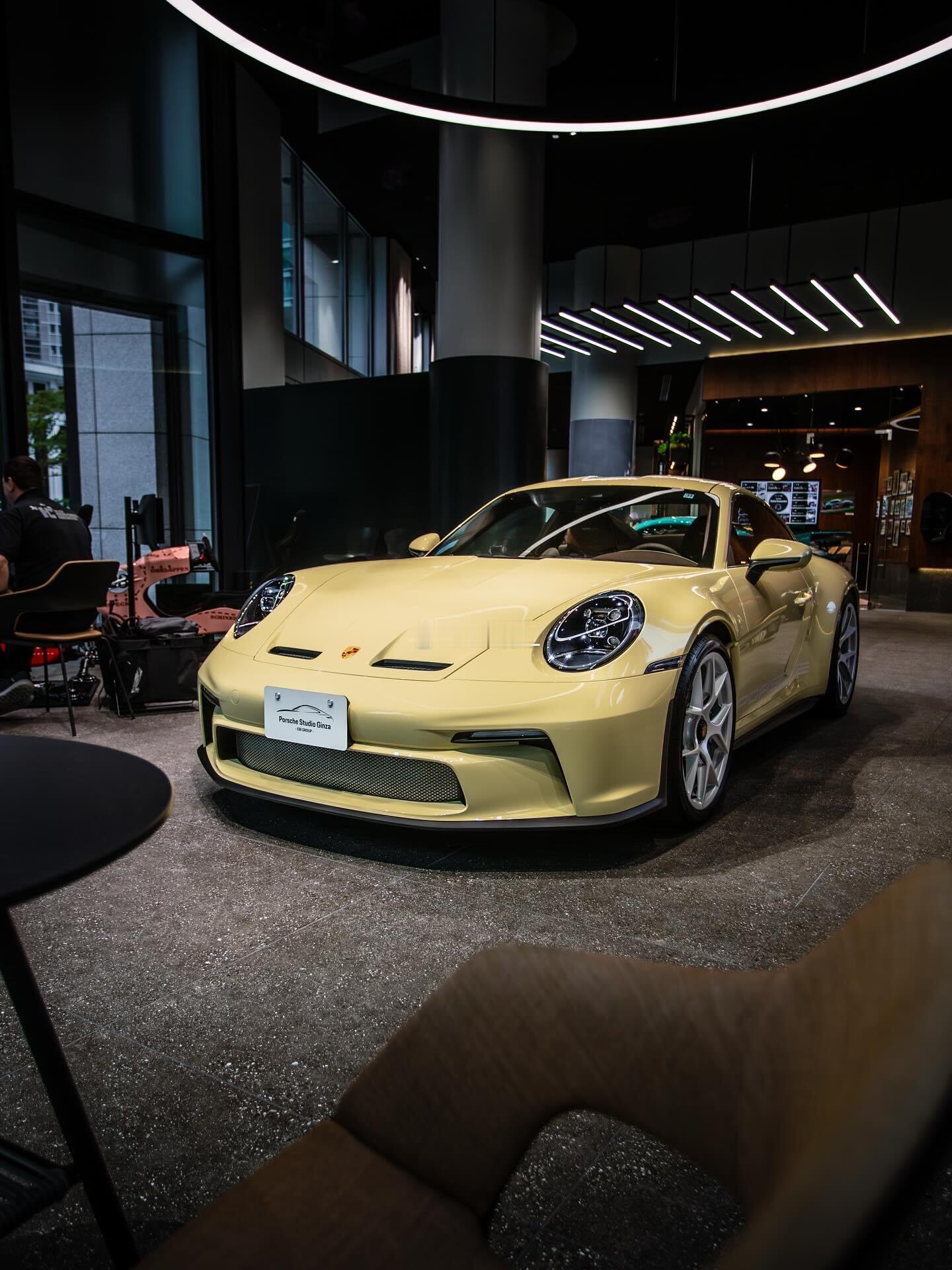 保时捷为纪念911车系诞生60周年，推出了911S/T特别版车型，新车被官方定