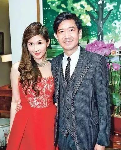 1991年，29岁的杨紫琼和35岁的潘迪生刚离婚，潘迪生就和杨紫琼闺蜜、豪门千金