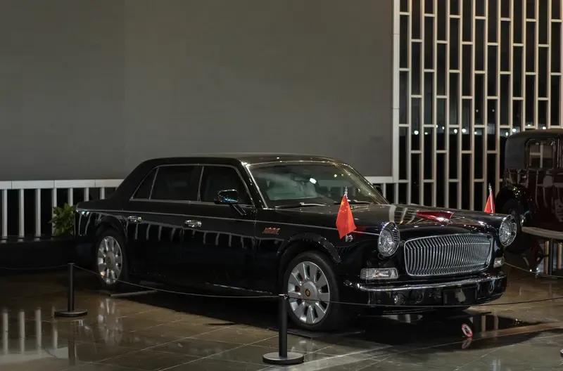 英国首相访华这事儿着实颇具看点。今日他抵达北京，开启为期四天的国事访问，一下飞机