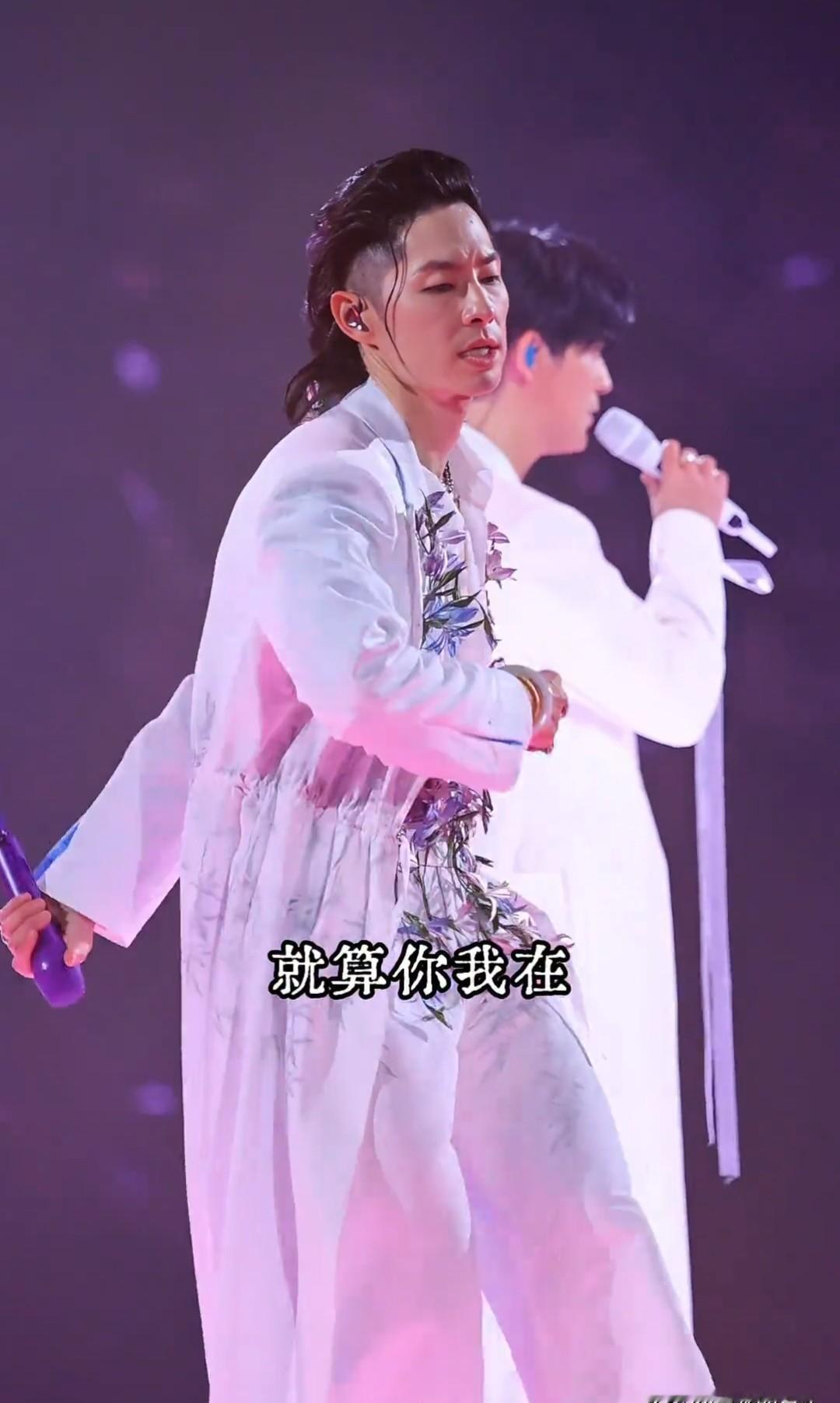 当年偷偷看《流星花园》怕被家长发现的一代人，现在正在逼自己的孩子穿秋裤。你发现