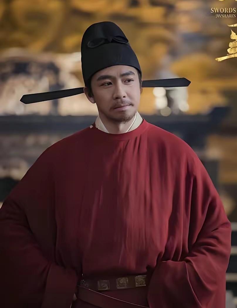 朱亚文，被一个歌手，按在地上摩擦了两次。第一次，《大明风华》。他演皇孙朱瞻基