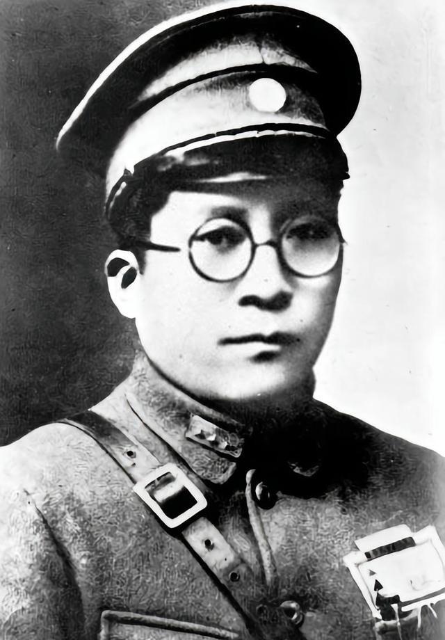 1949年，毛人凤问蒋介石：“关押了11年的杨虎城该怎么处理？”蒋介石看了毛人凤