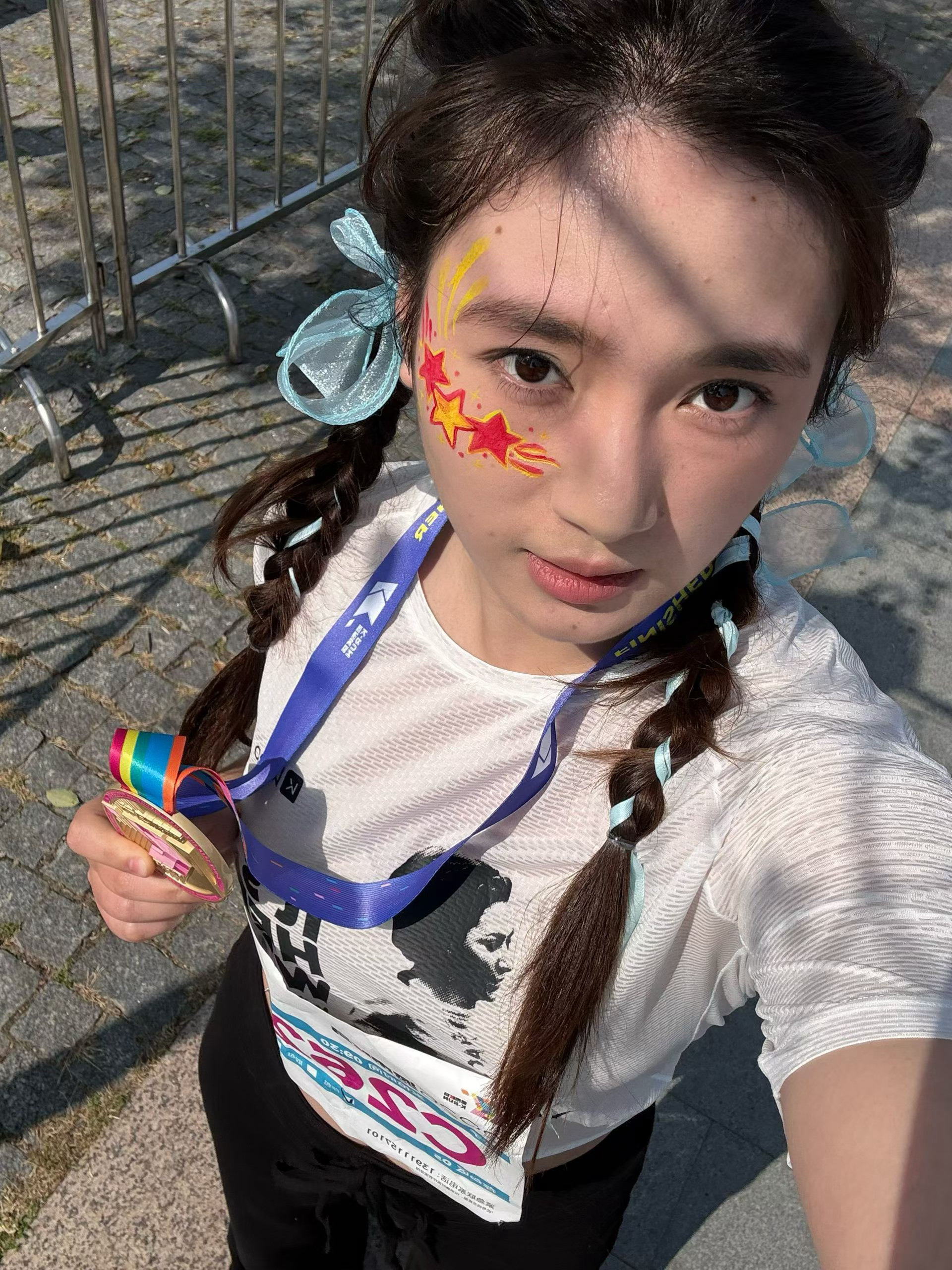 看到表妹小欣跑步锻炼，真的很羡慕前几年我也是跑步，只要不下雨，那就是跑，可能是跑