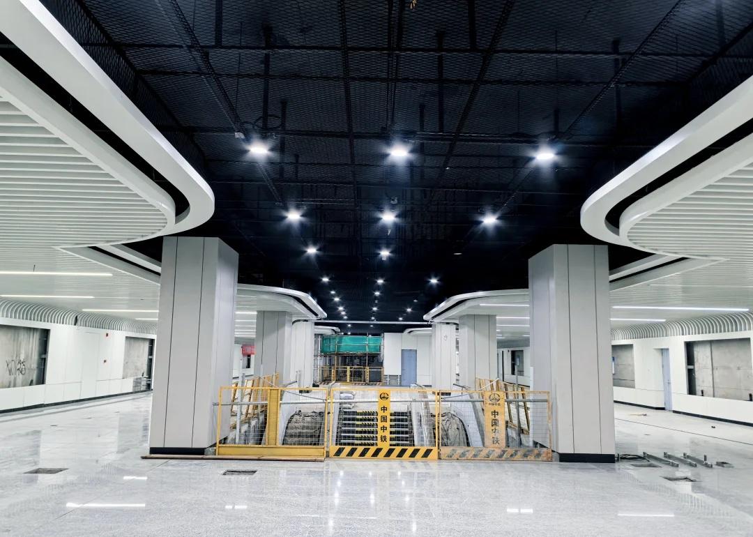 济南地铁6号线老屯站正加紧装饰装修🔴老屯站位于槐荫区张庄路与匡山小区中路交叉