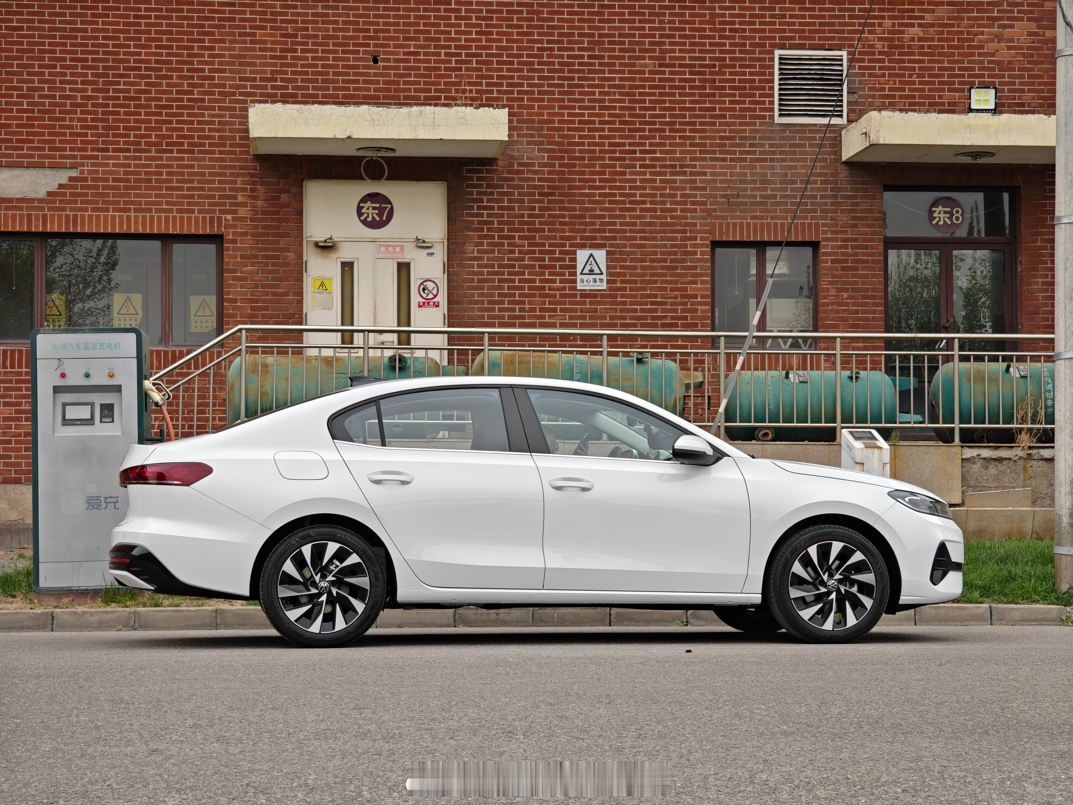 速腾S这设计真是越看越耐看关于速腾S1.5L自吸动力够不够用这个问题啊，我觉得