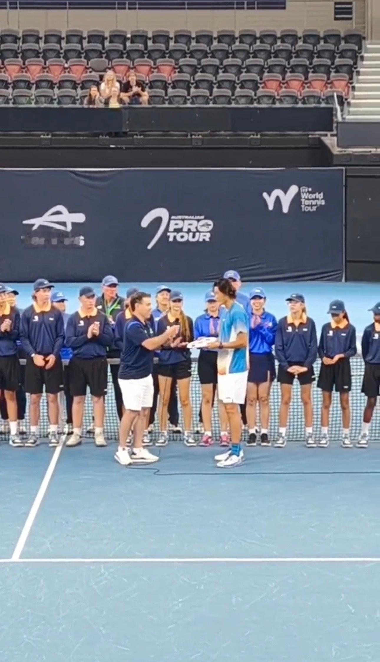 张之臻轻松6-2、6-4击败博尔特，拿到布里斯班挑战赛冠军，也是生涯第四个挑战赛