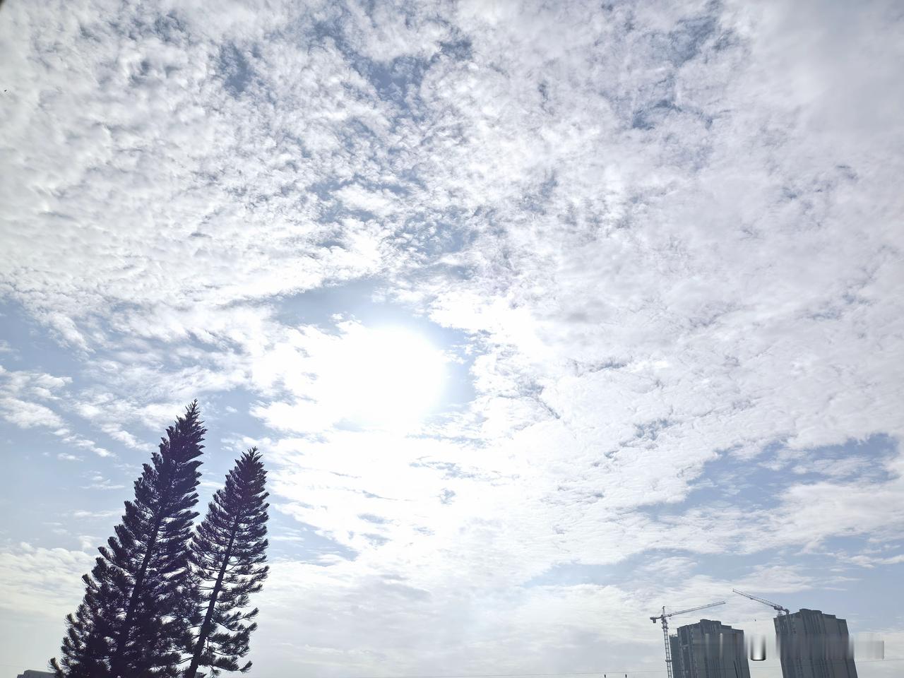 告别阴雨天，喜提大晴天，广东天气逐渐转晴热！今天（6日），广东大部多云间阴天