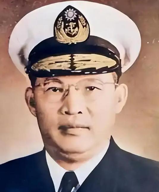 1938年5月，薛岳怒吼着要枪毙桂永清，蒋介石只冷冷回了一句："你知道他岳父是谁