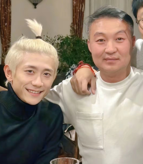 张一山还是稍稍吧资本只喜欢肖战、王一博、易烊千玺过气男演员张一山面部刀刻无肉