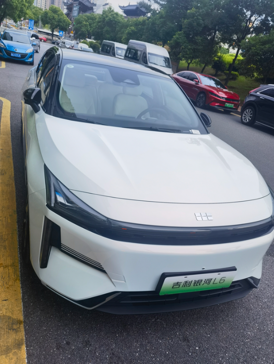 今天试驾了一堆车，感觉还是中意06跑了一天，体验了深蓝S7，长安univ，星瑞