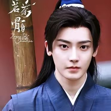 孔雪儿和侯明昊的恋情，传了两年。证据是两人都住北京，都去过横店。狗仔蹲了七百多天