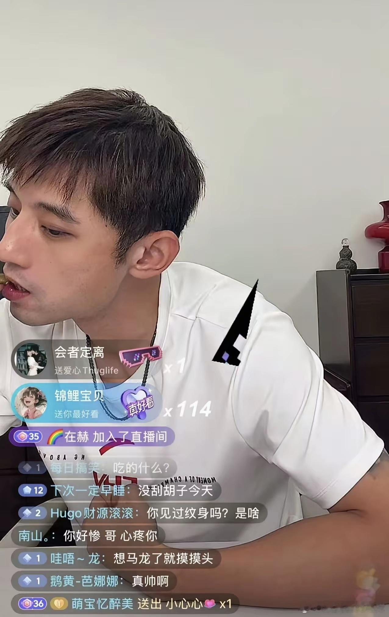 我问我老公，为什么张继科都那样了，还可以教别人打球？老公白了我一眼，说到：你只是