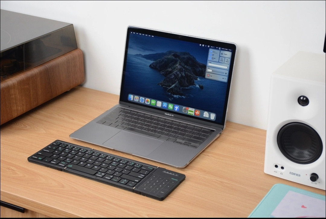 iOS26液态玻璃效果能关了别整这没用的，就问你MacOS26，我的启动台呢？没