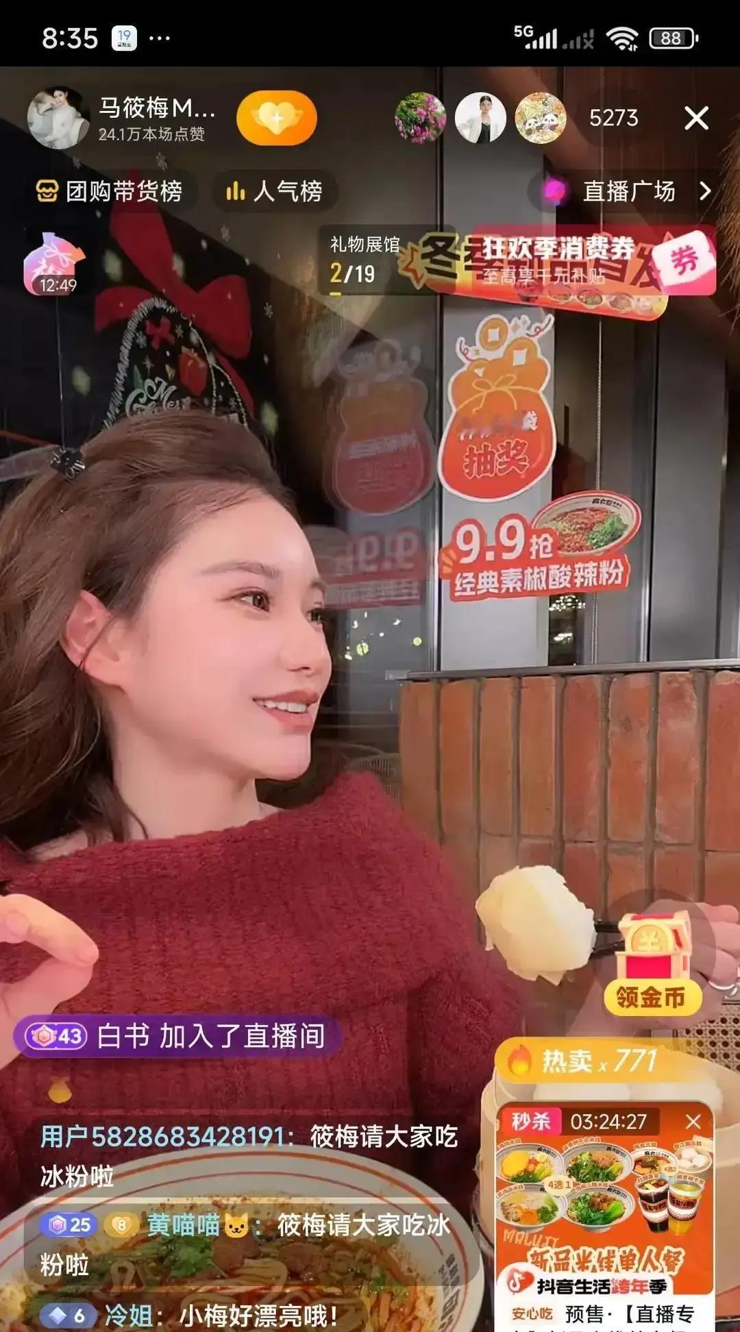 推掉百万合同，就为回家吃顿冷饭？昨晚落地台北，行李箱上还粘着米奇贴纸。筱梅