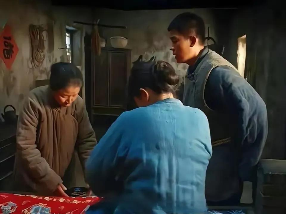 追剧《生万物》剧中有一个情节，杜春林登门拜访封大脚，封大脚的母亲要买点肉招待贵