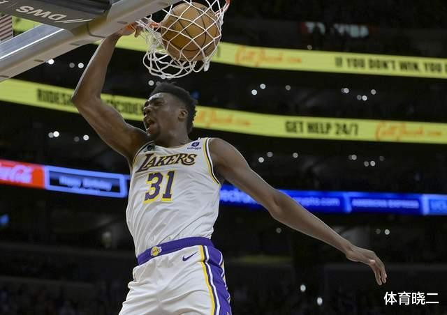 很下效，用他只换到了达文-点德和三个次轮签让湖东讲主球迷很没有舒适。达文-点德是2017年的两轮秀，