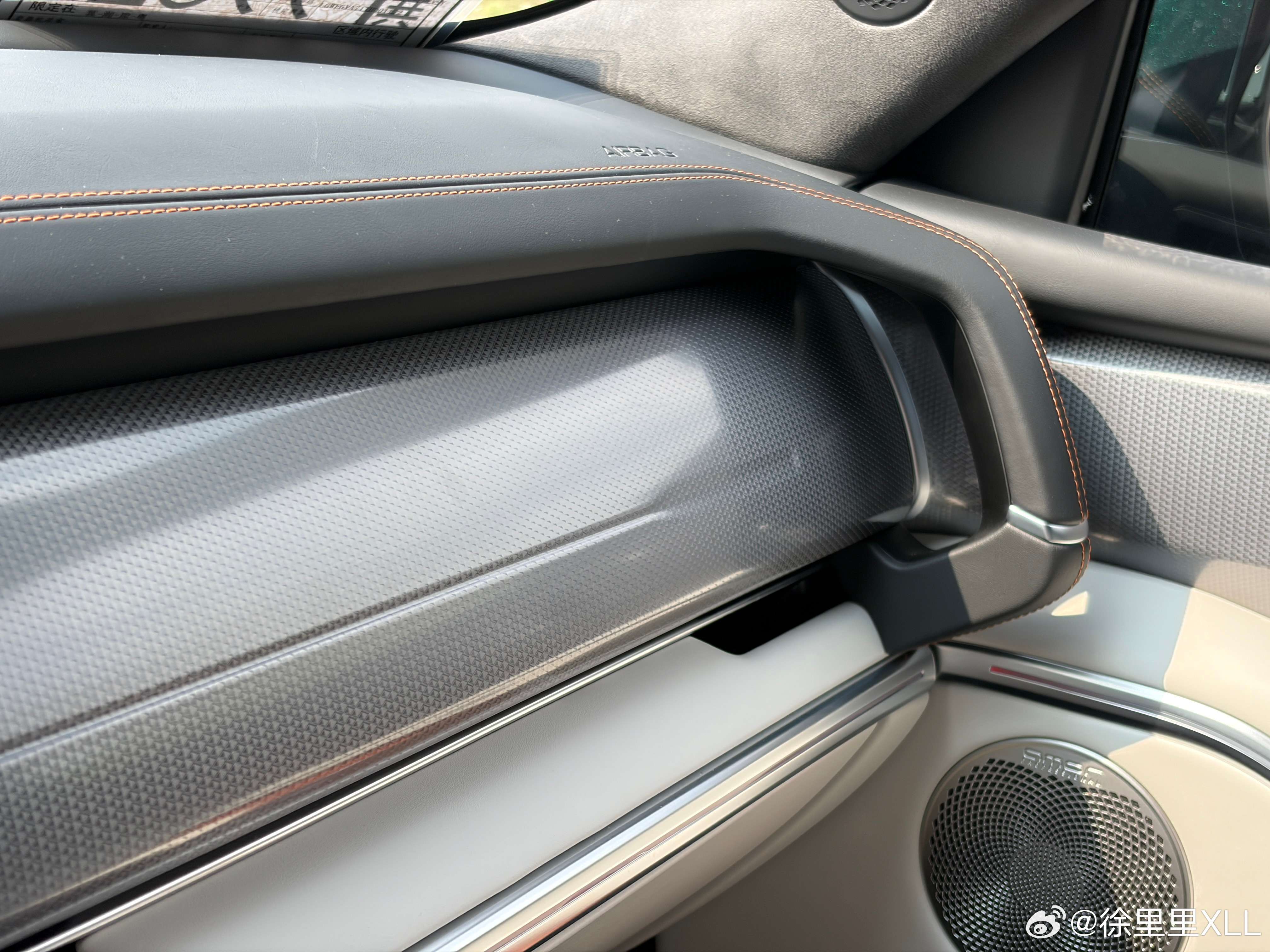 去试驾坦克700，给坦克的工作人员提了个建议，毫不意外又被否决了。我说坦克应该学