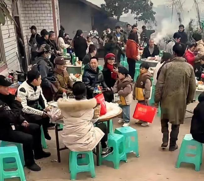 两个字，牛逼！合川最近因为千人帮杀年猪的事件火了但合川文旅这举动，一下子把格