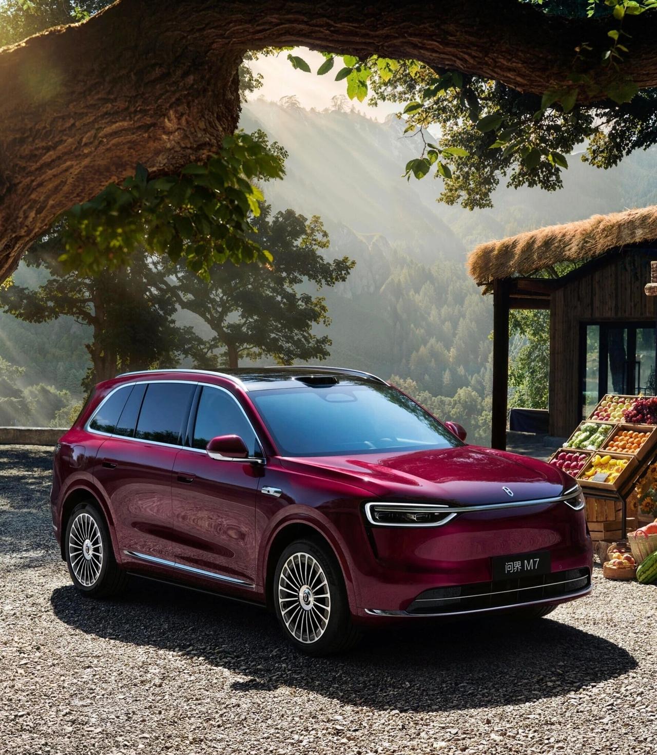 减配反成香饽饽！问界M7才是传统家庭的最优解?问界M7与M8价差约