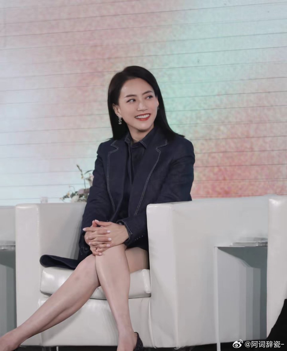 谢霆锋经纪人霍汶希，今年54岁，超模气质，好漂亮状态真绝了！
