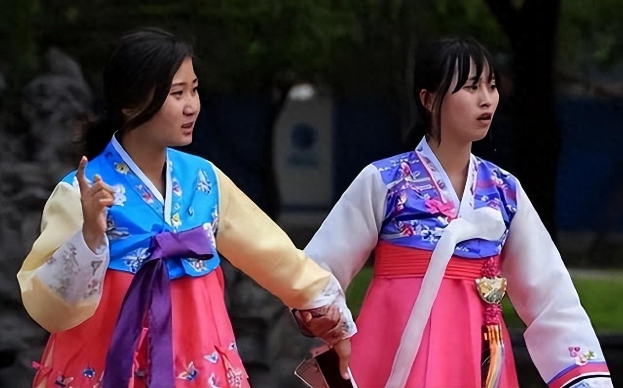 到中国务工的朝鲜女孩，回国后坦言：不仅体面还不愁没对象在中朝边境，虽然没有霓