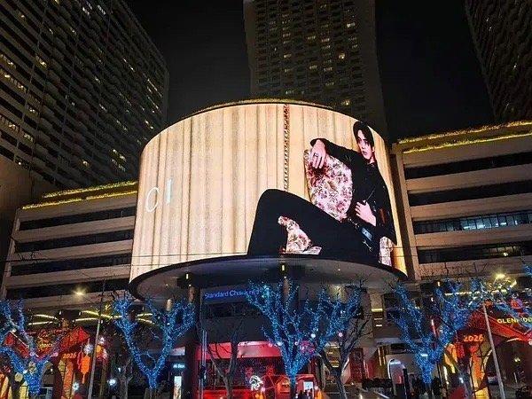 宋威龙Gucci泰国机场大地广，国内国外铺满，gucci太爱了