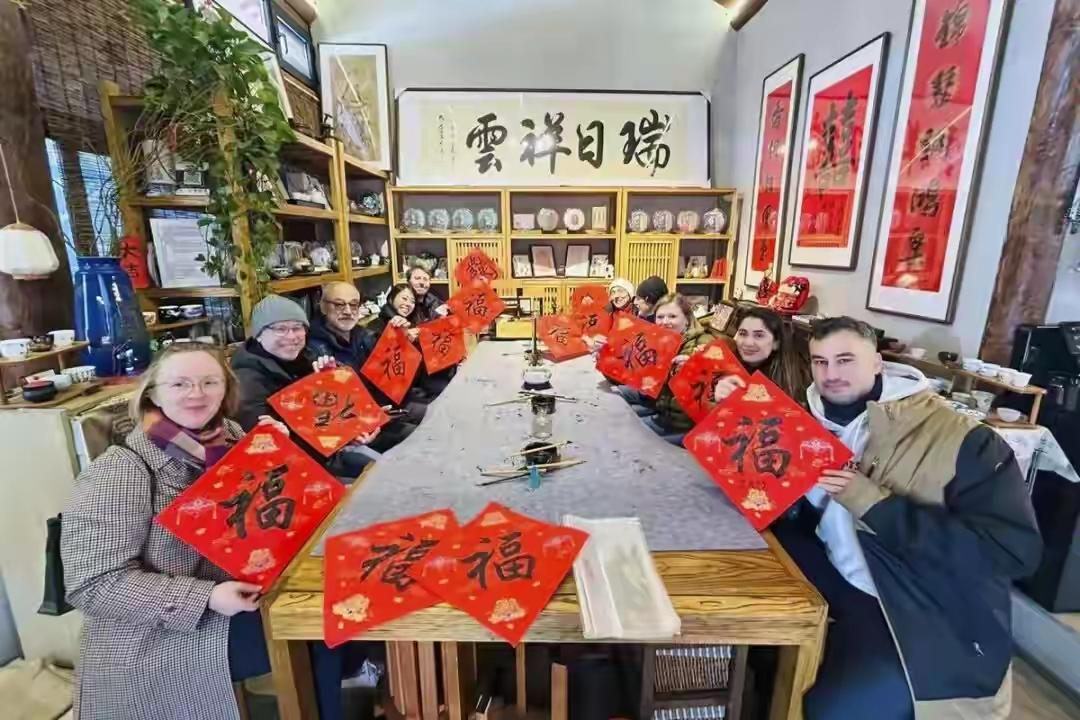 完了完了，看来以后的春节，服务人员放假都是成为一种奢侈。原本吧，这春节放假，大