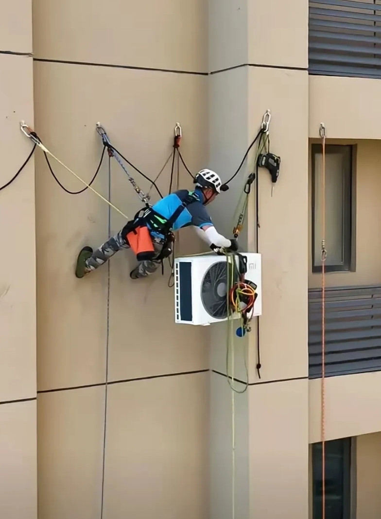 人类建造了这么多楼房，为什么没有很好的解决，空调安装的问题呢？看到这么危险的安装
