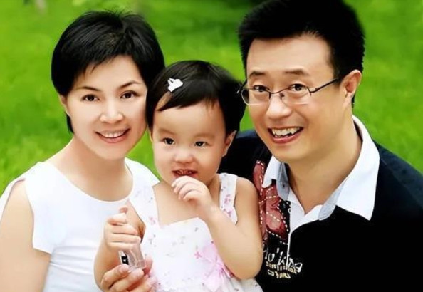 1999年，前央视主持人白燕升刚结婚9个月，妻子意外摔成瘫痪。妻子说：“趁没有孩