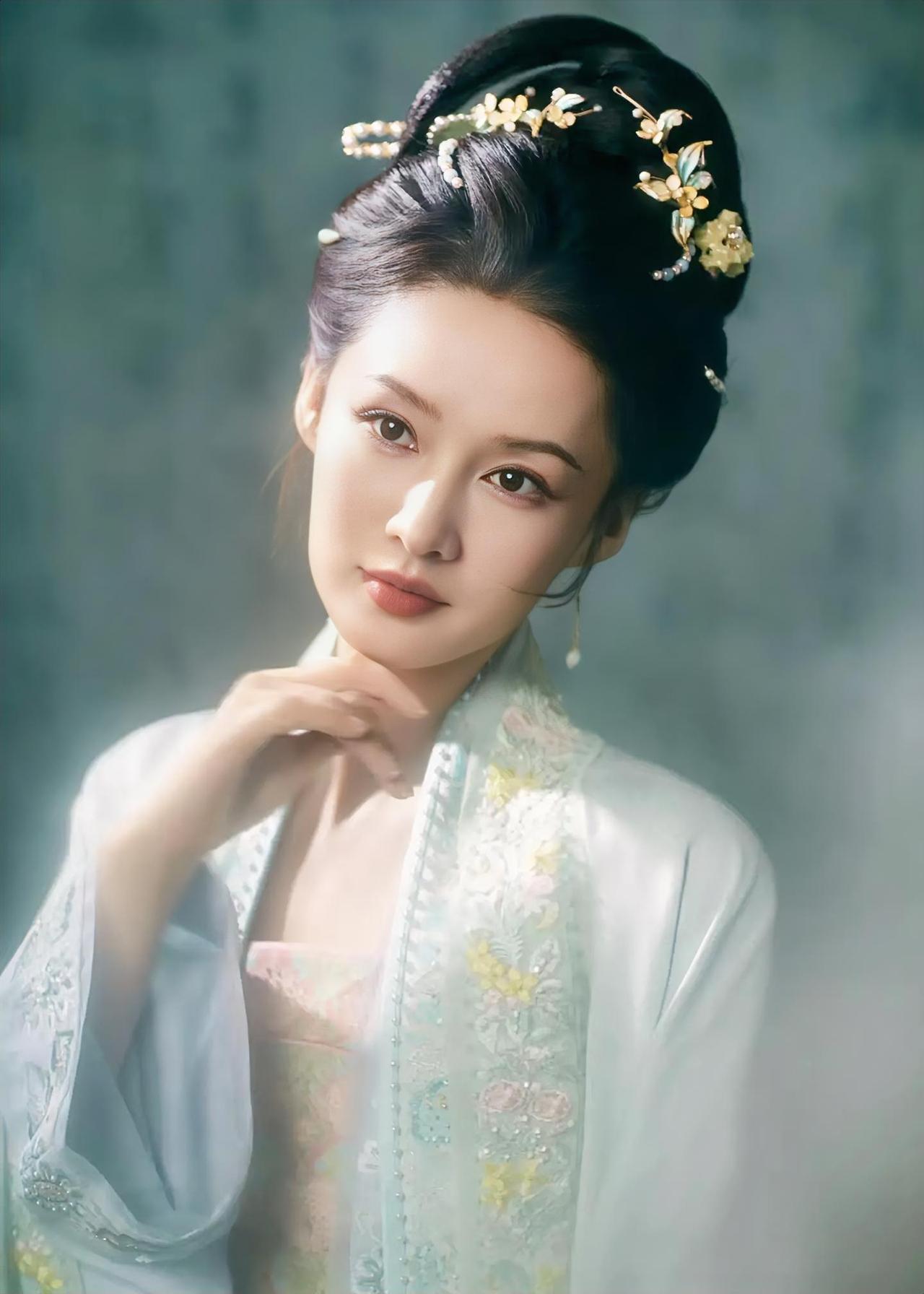 终于知道了，今年春晚为啥要请李沁，不是单纯因为她有多美，而是她往那一站，那种