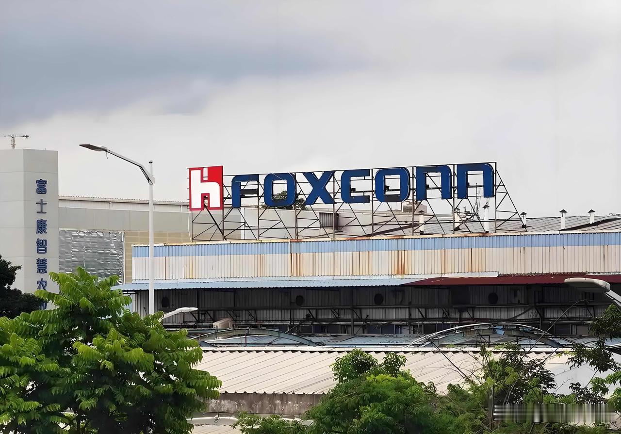 为什么中国大陆的工厂无法取代富士康?其实说白了,如果按照富士康的管理模式走,那绝