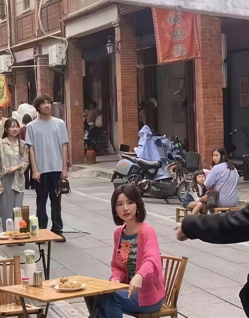 真实的毛晓彤长这样啊！果然明星还是得看生图