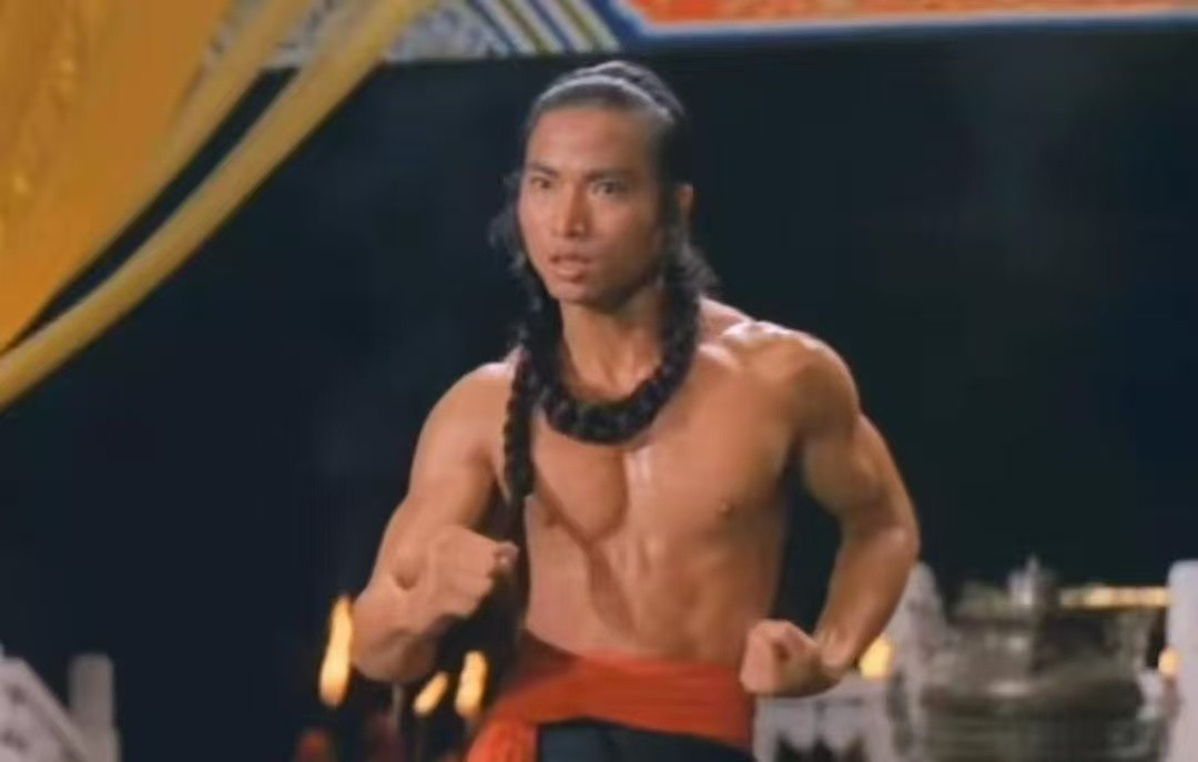 戚冠军看去也有50多了，但是绝对没有70岁，实际他已经76岁了。